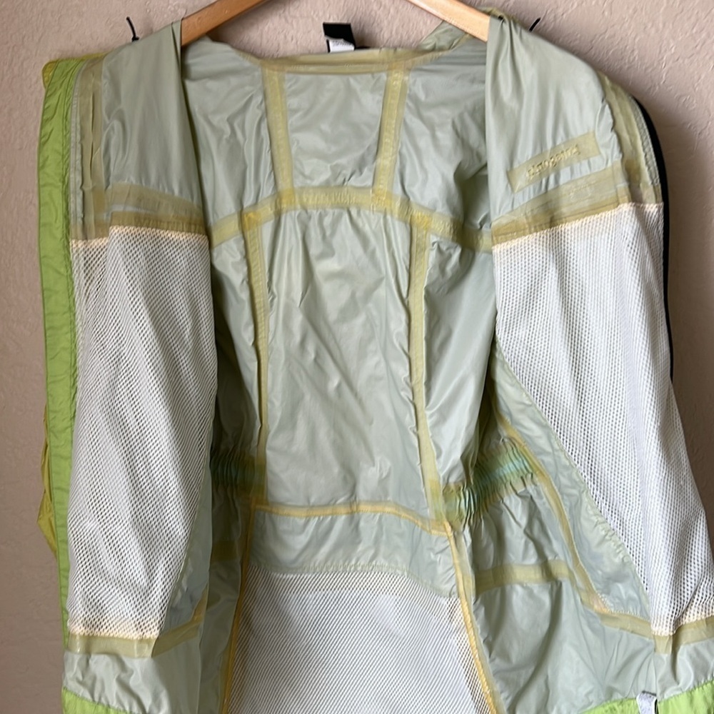 Patagonia neon yellow weatherproof jacket - Picture 12 of 12